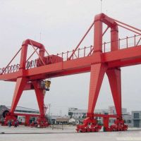 丹陽龍門吊起重機。門式起重機