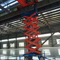 鄭州工人維修升降平臺