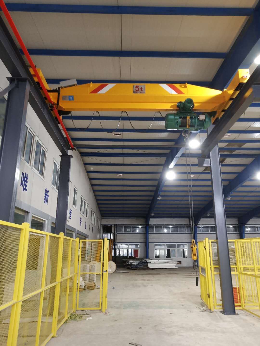 南通起重機(jī)：?jiǎn)瘟簶蚴狡鹬貦C(jī)