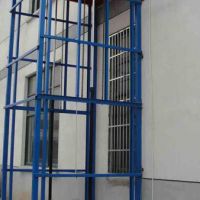 成都起重機廠家生產(chǎn)制造_導軌式升降貨梯廠