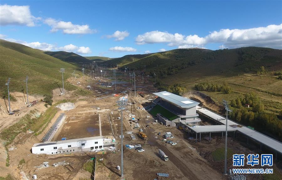 (體育·圖文互動)(4)冬奧會張家口賽區:國家冬季兩項中心和國家越野滑雪中心完工