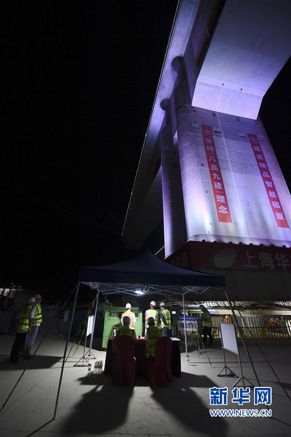 (經濟)(3)新建福廈鐵路西溪特大橋跨杭深鐵路轉體梁成功轉體