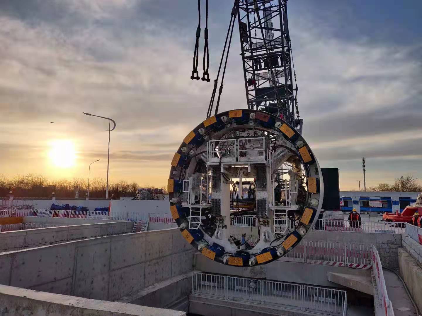 吊裝作業.jpg 吊裝作業.jpg