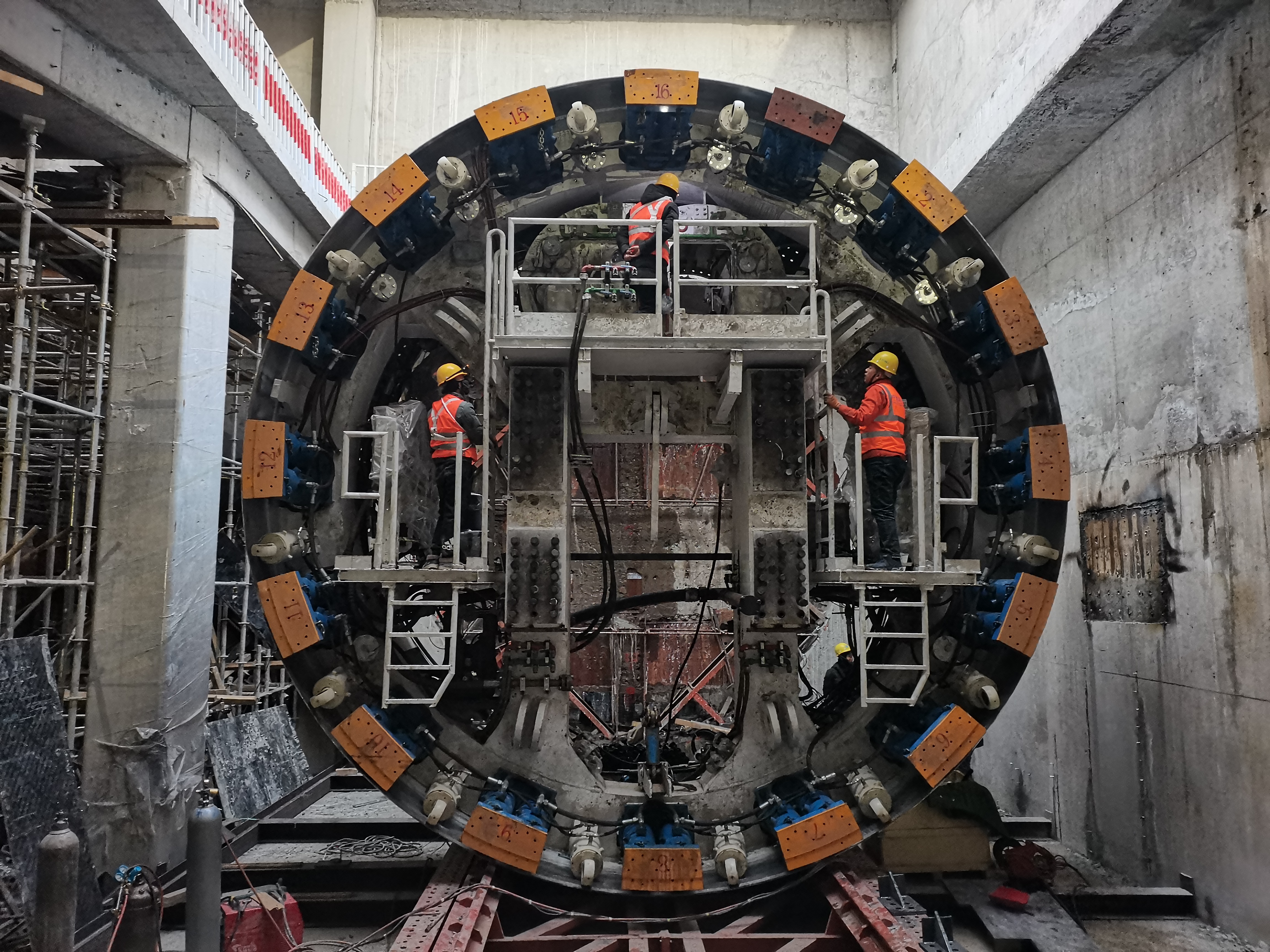 盾體下井.jpg 盾體下井.jpg