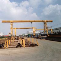 山東碼頭吊門式起重機