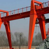 云南雙梁吊鉤門式起重機(jī)